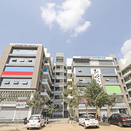 Oyo Flagship 86605 Hotel The Meriton Ahmedabad Exterior foto