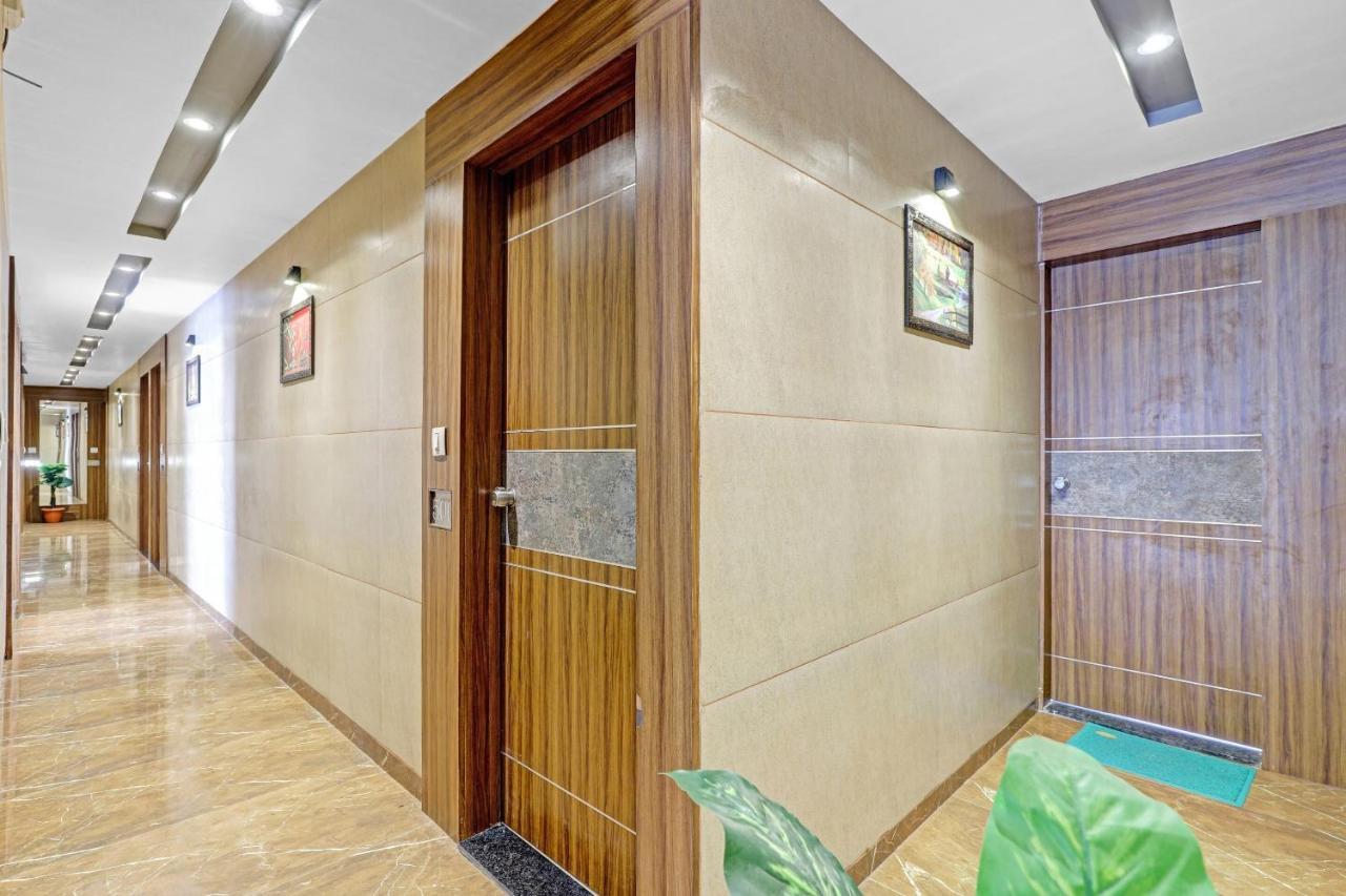Oyo Flagship 86605 Hotel The Meriton Ahmedabad Exterior foto