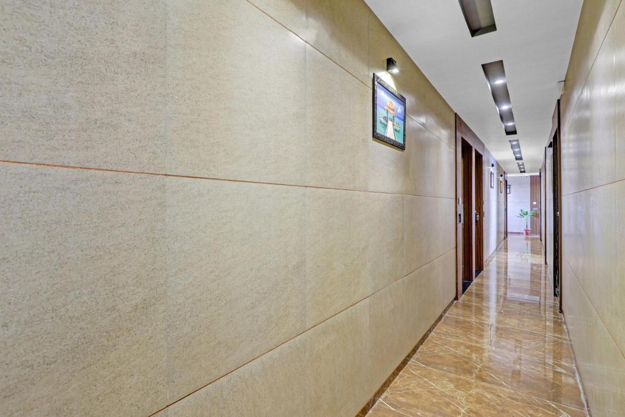 Oyo Flagship 86605 Hotel The Meriton Ahmedabad Exterior foto