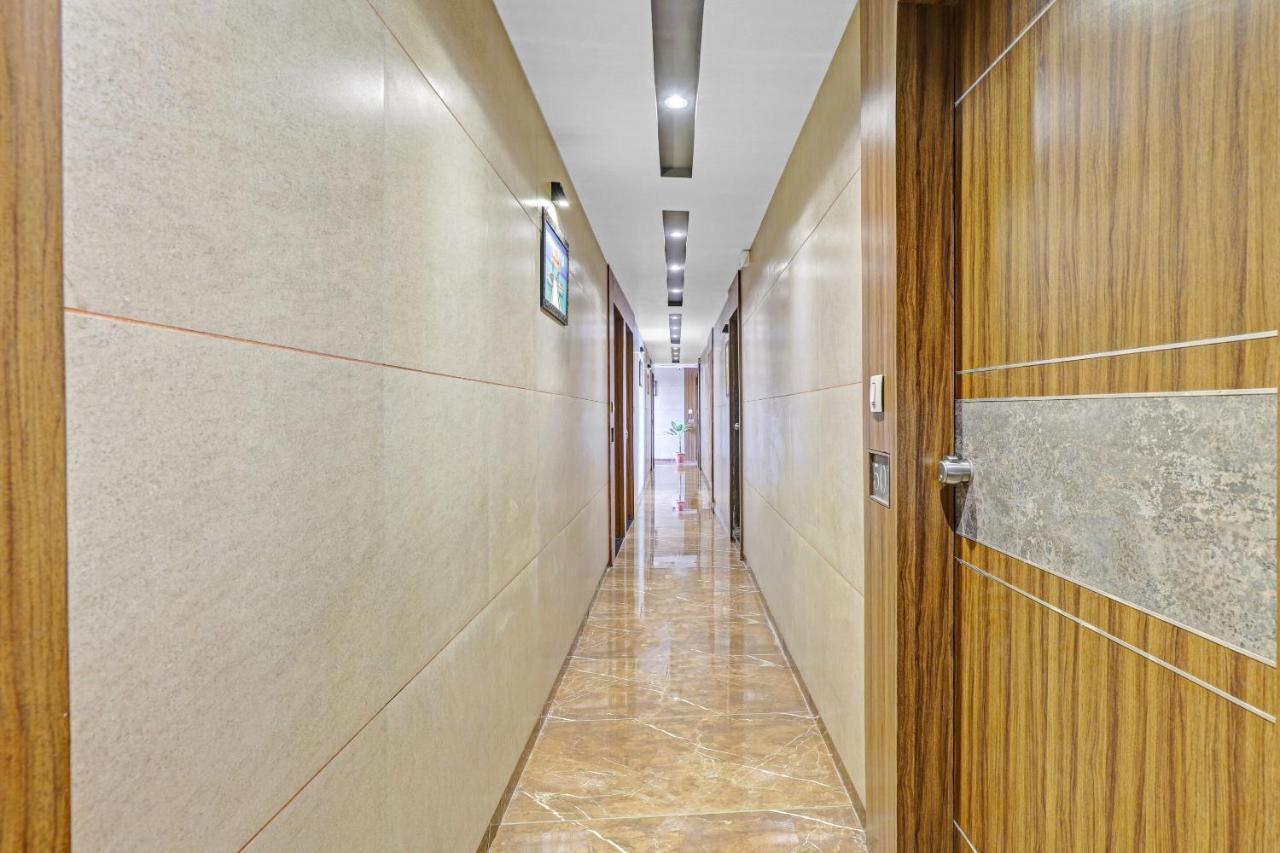 Oyo Flagship 86605 Hotel The Meriton Ahmedabad Exterior foto