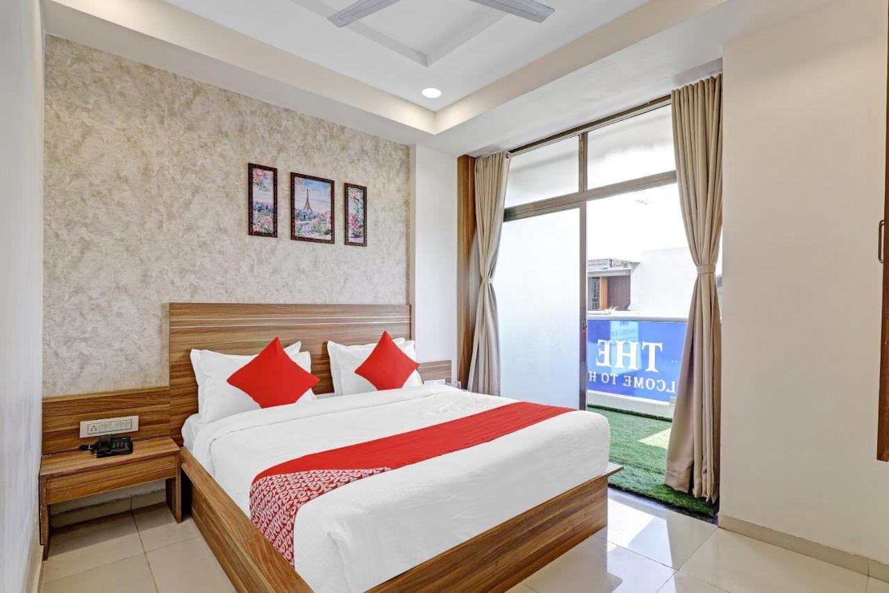 Oyo Flagship 86605 Hotel The Meriton Ahmedabad Exterior foto